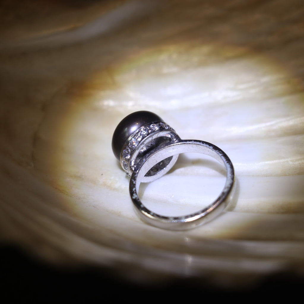 SILVER RING WITH BLACK PEARL AND ZIRCON