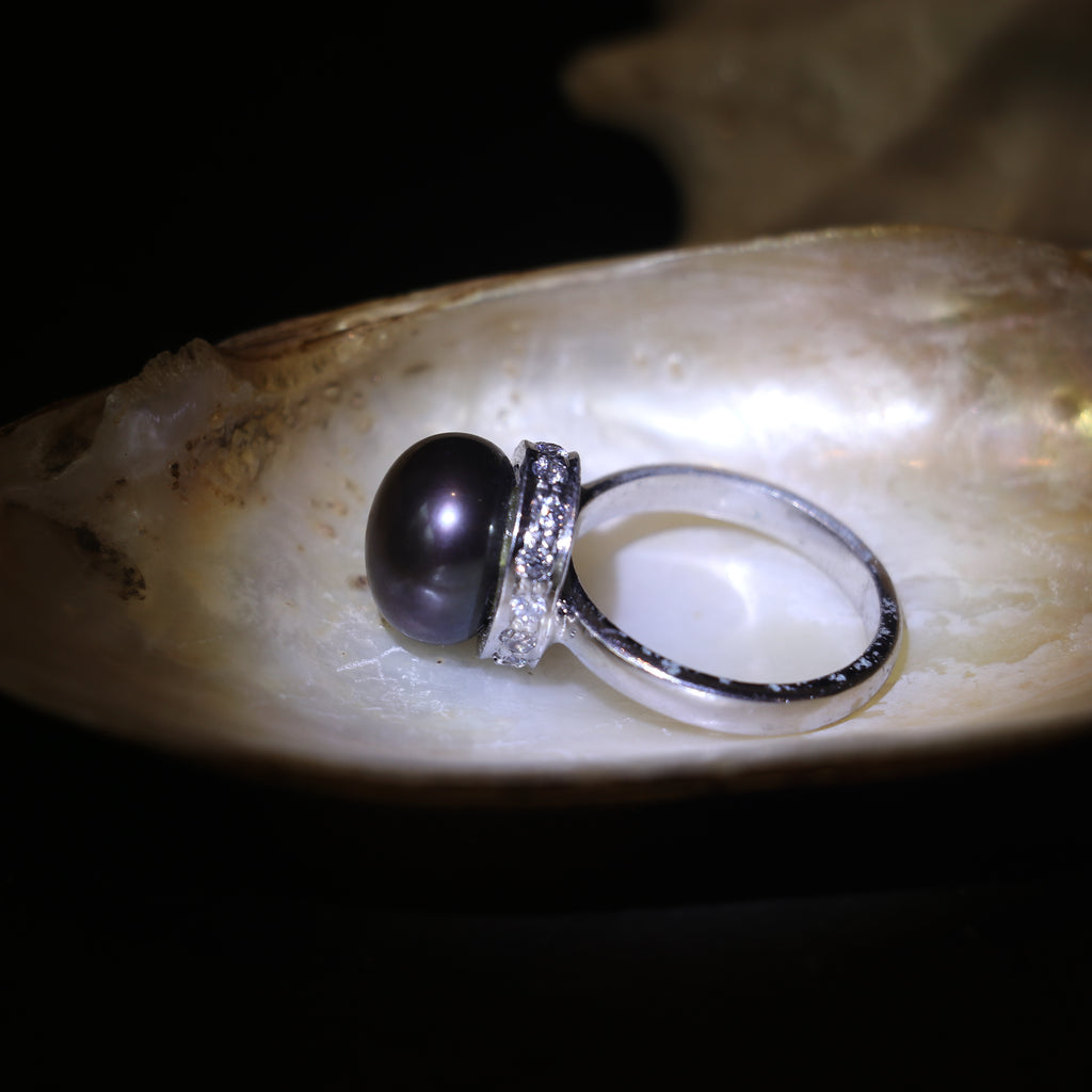 SILVER RING WITH BLACK PEARL AND ZIRCON