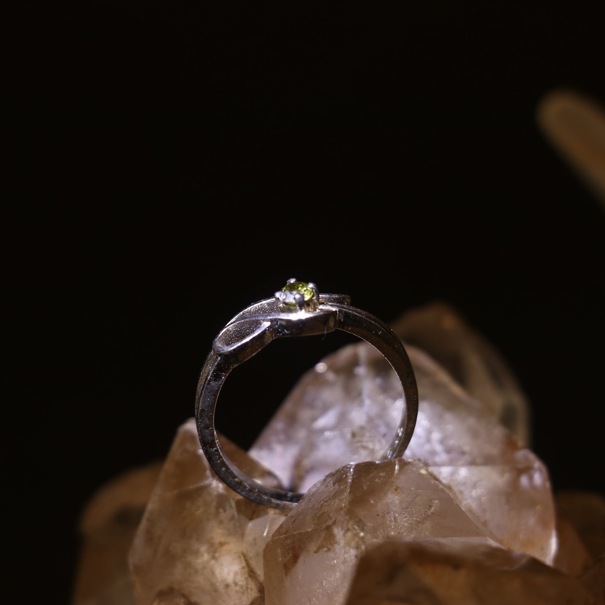 SILVER RING WITH PERIDOT