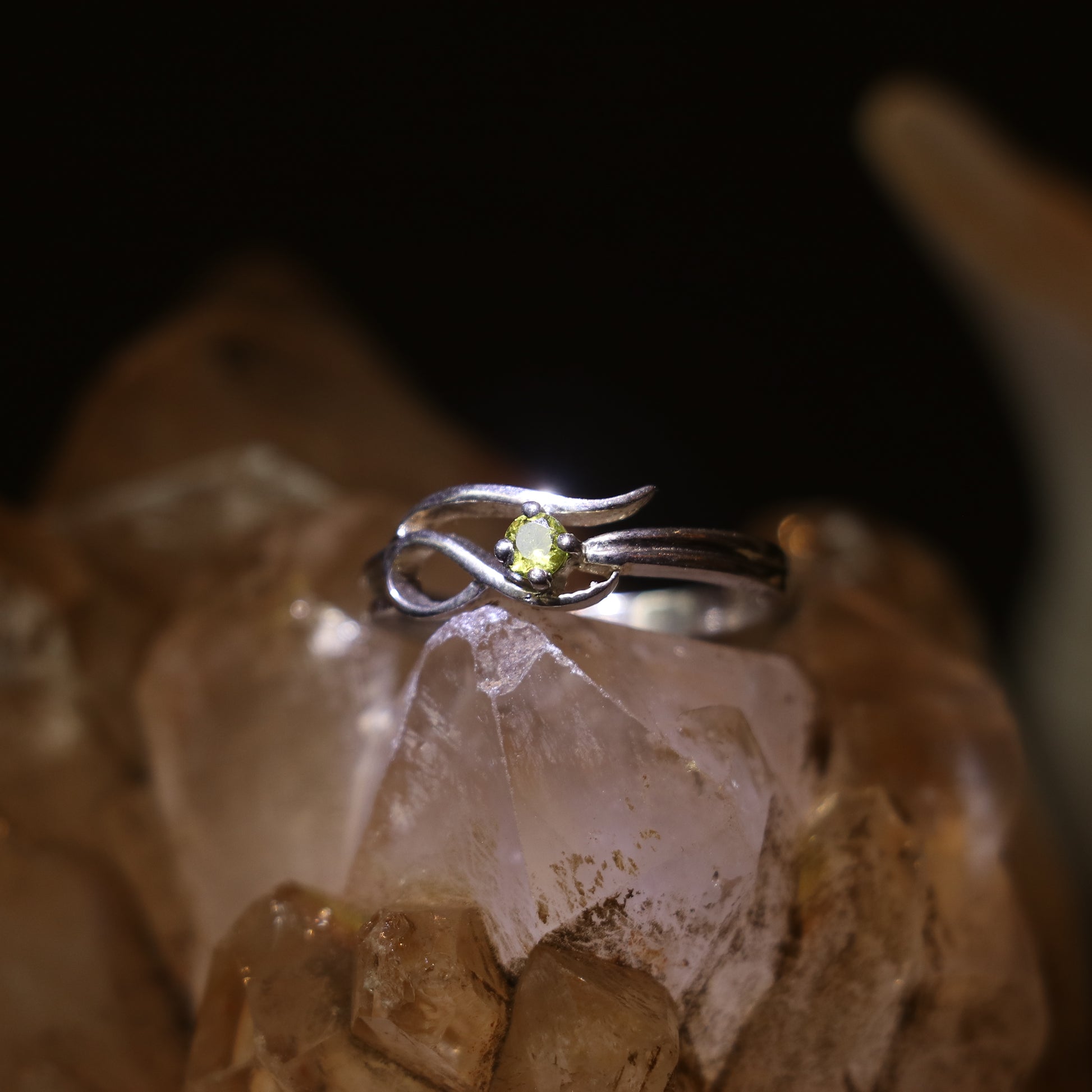 SILVER RING WITH PERIDOT