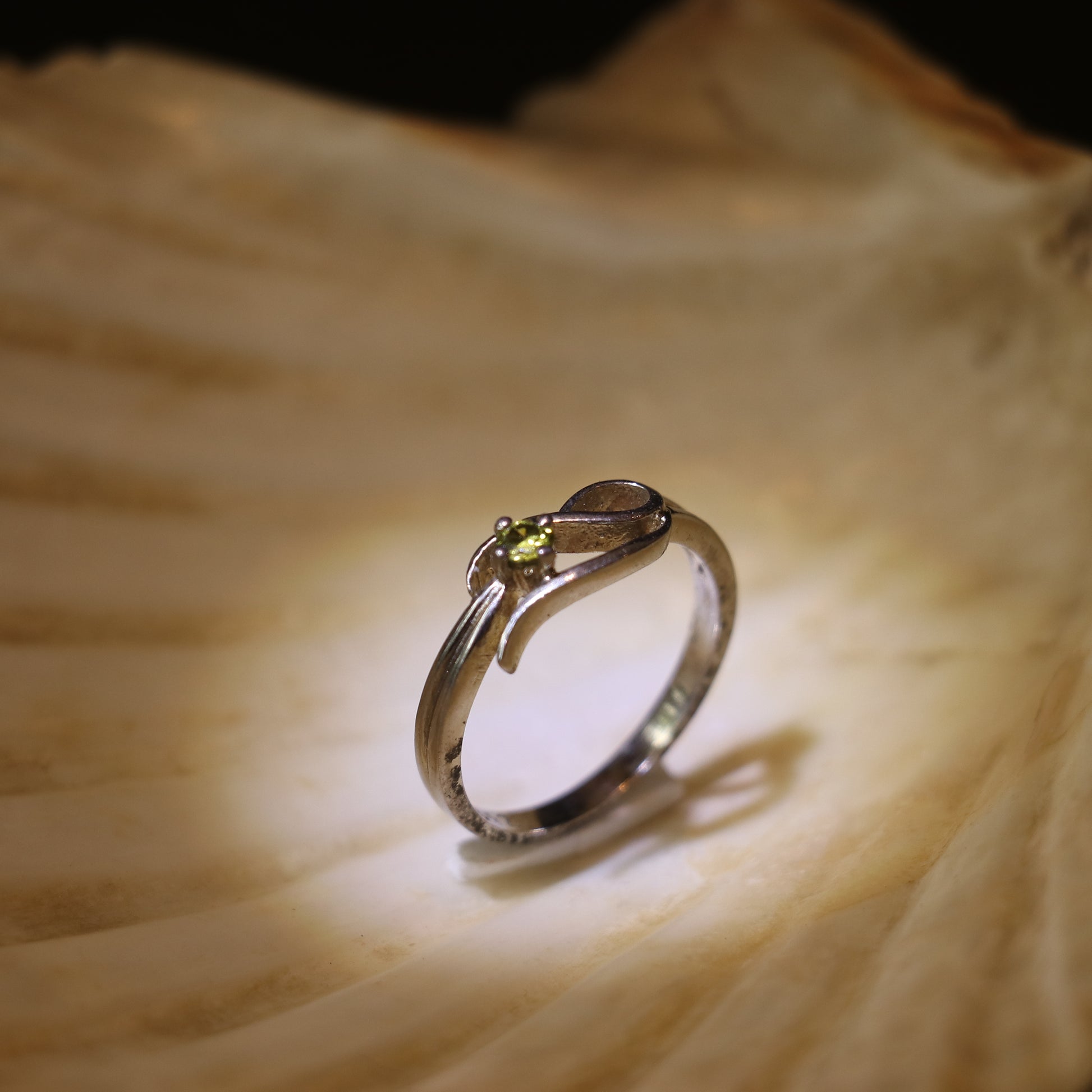 SILVER RING WITH PERIDOT