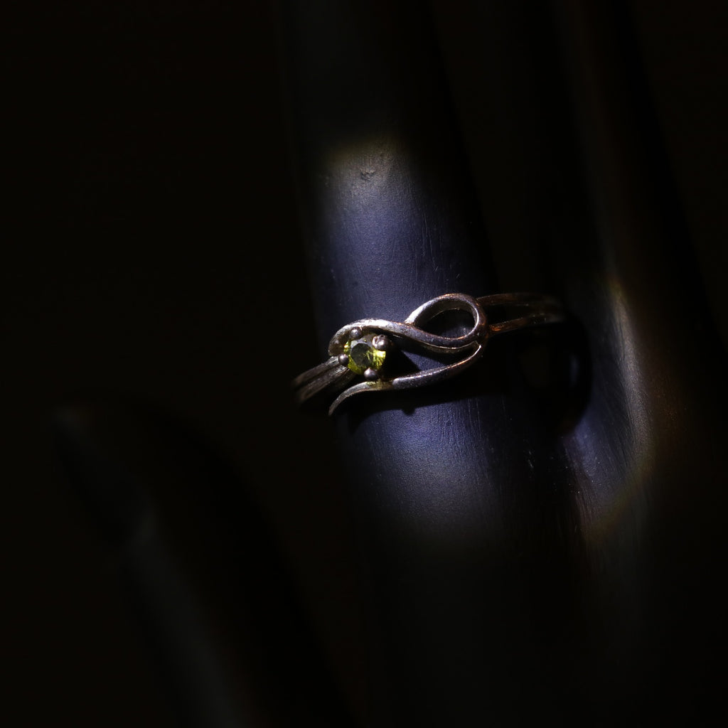 SILVER RING WITH PERIDOT