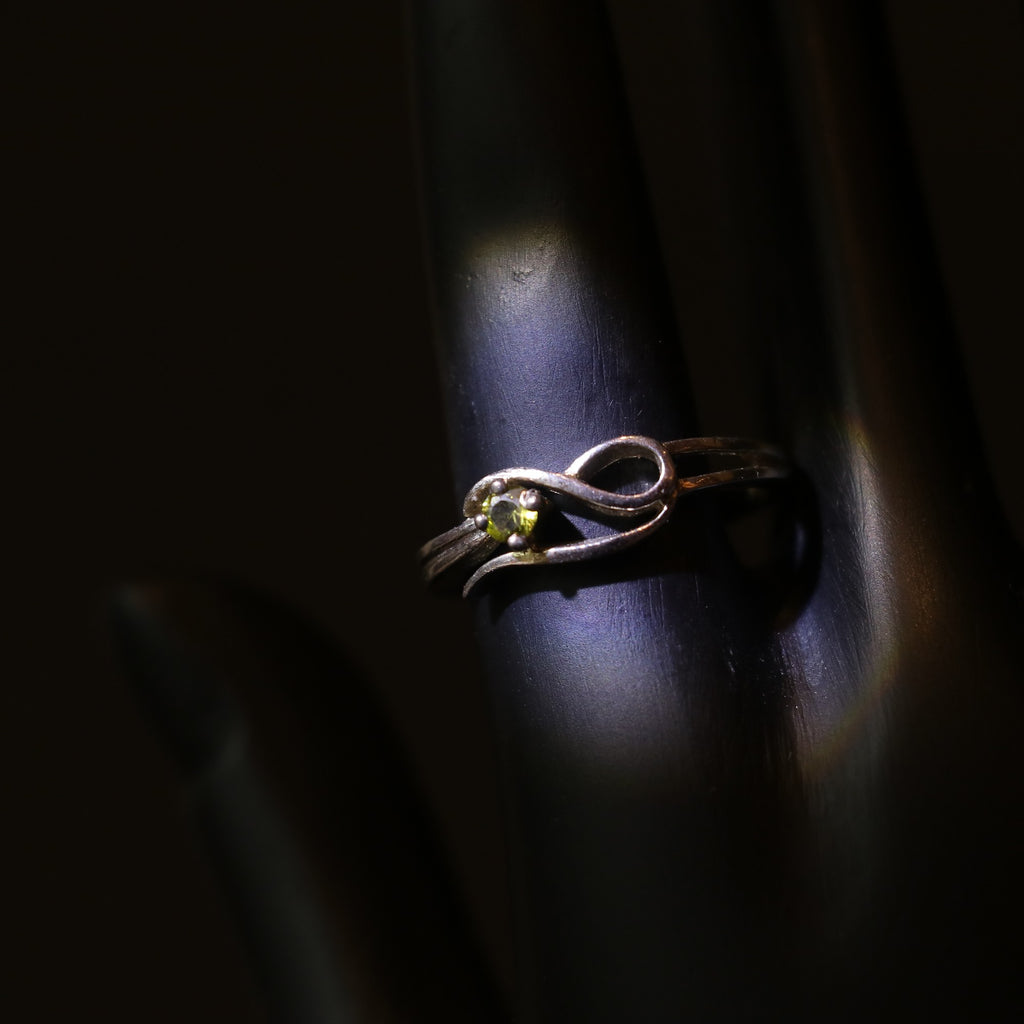 SILVER RING WITH PERIDOT