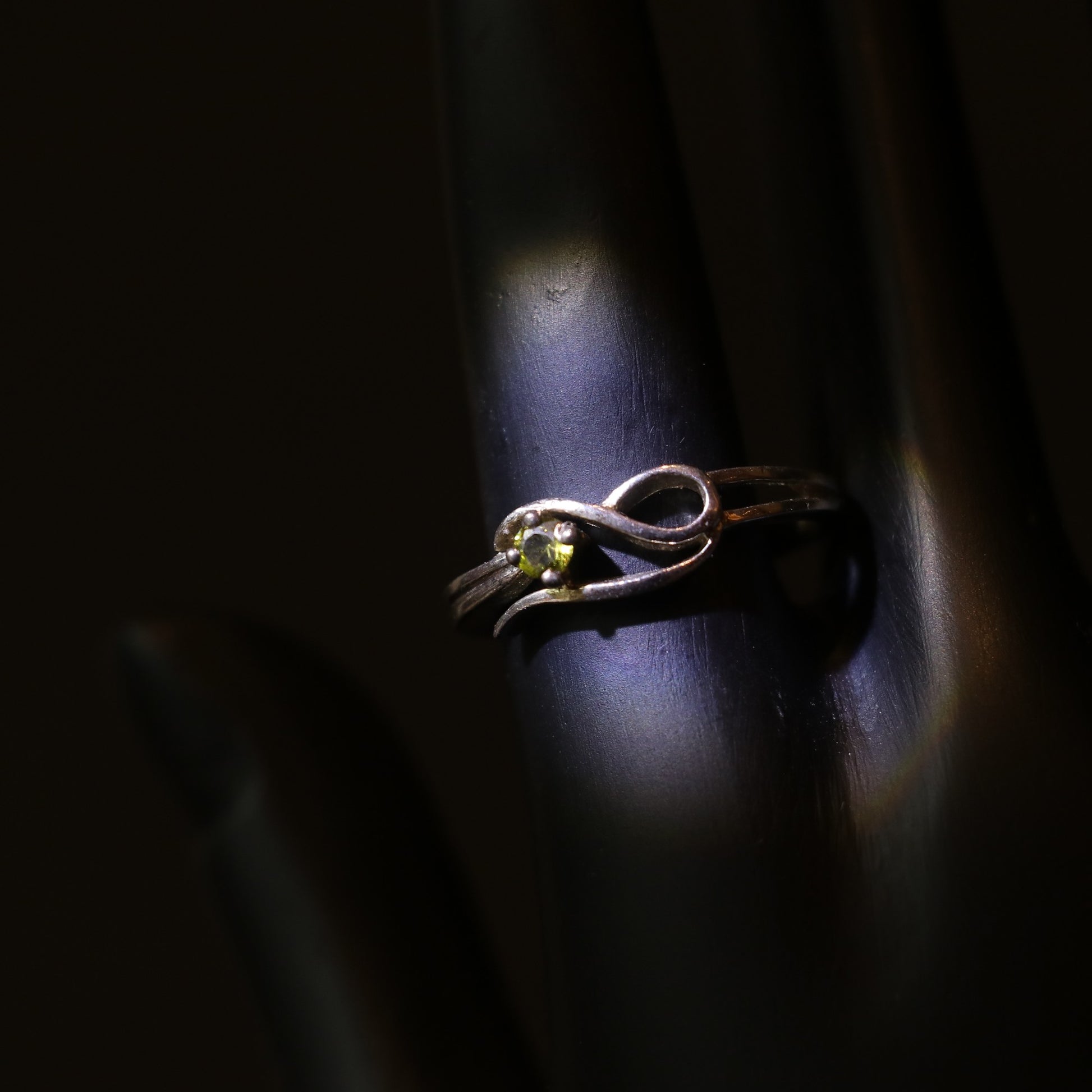 SILVER RING WITH PERIDOT