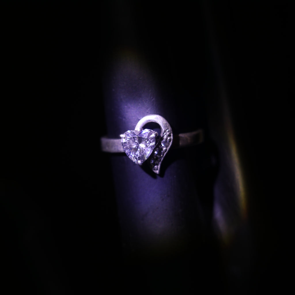 SILVER RING WITH A HEART SHAPED ZIRCON