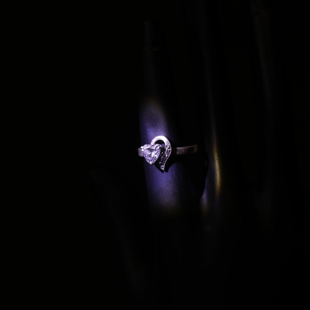 SILVER RING WITH A HEART SHAPED ZIRCON