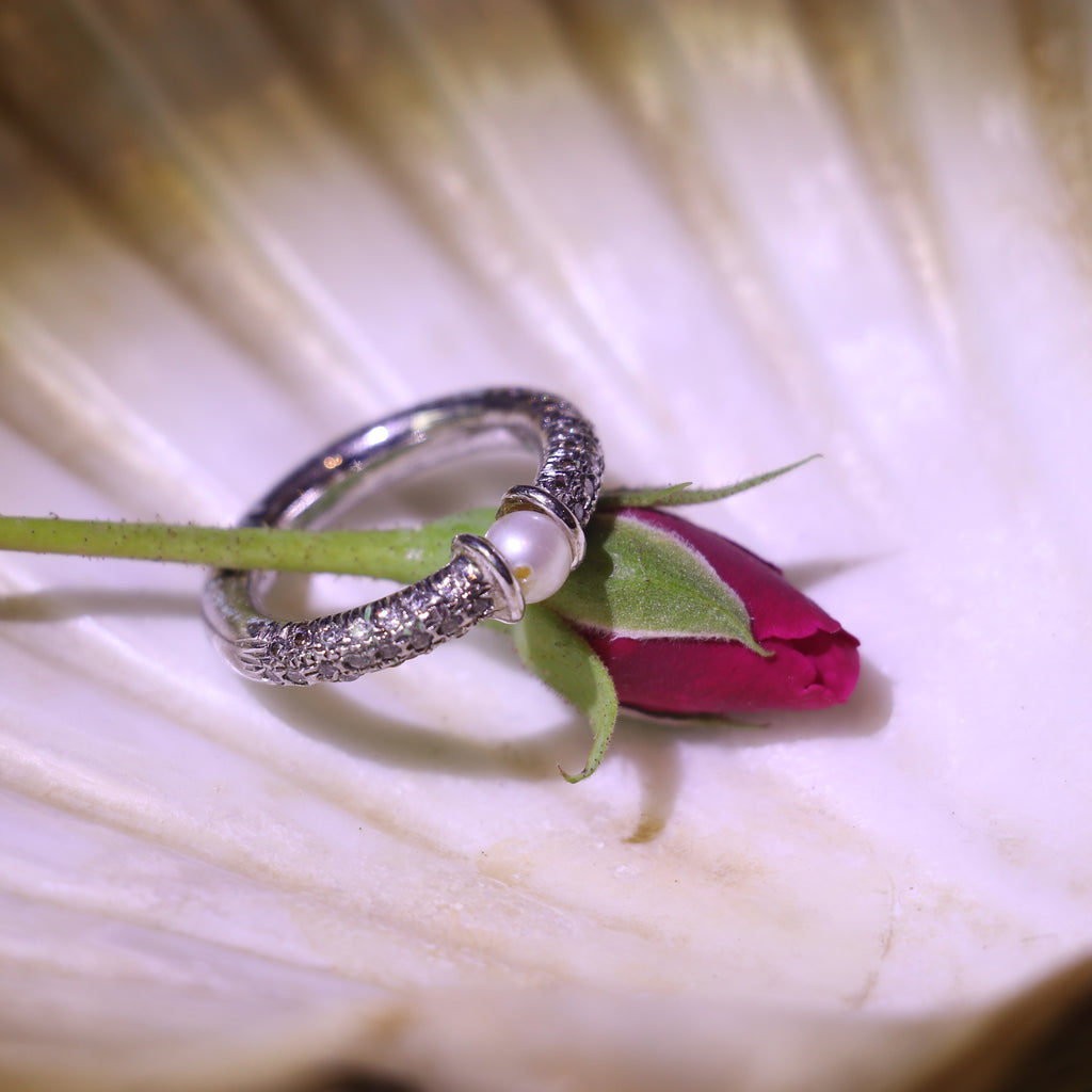 SILVER RING WITH A PEARL CENTER AND A ZIRCON STUDDED BAND