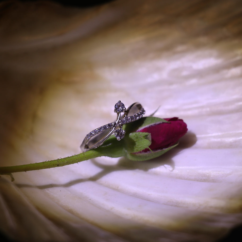 SILVER RING WITH A DELICATE CRISSCROSS DESIGN AND SMALL ZIRCONS