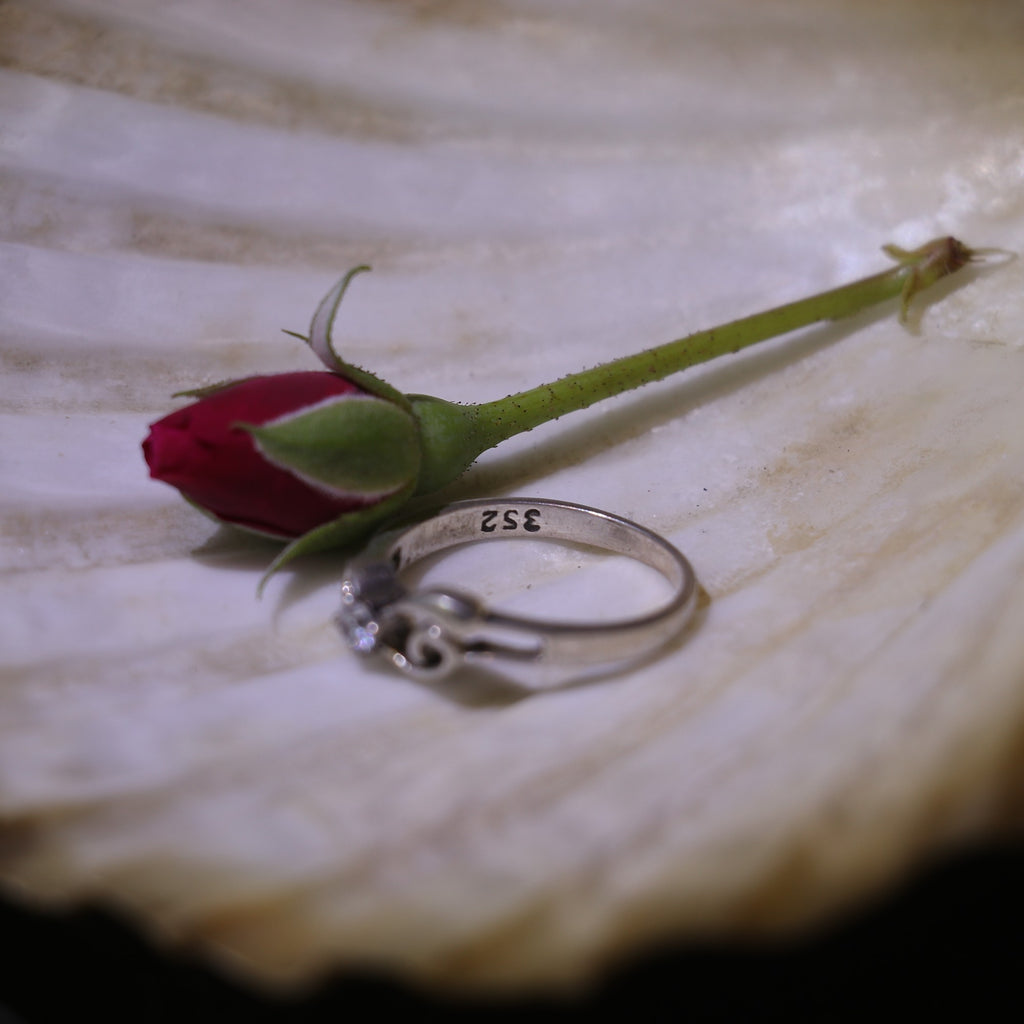 SILVER DESIGNER RING WITH ZIRCON