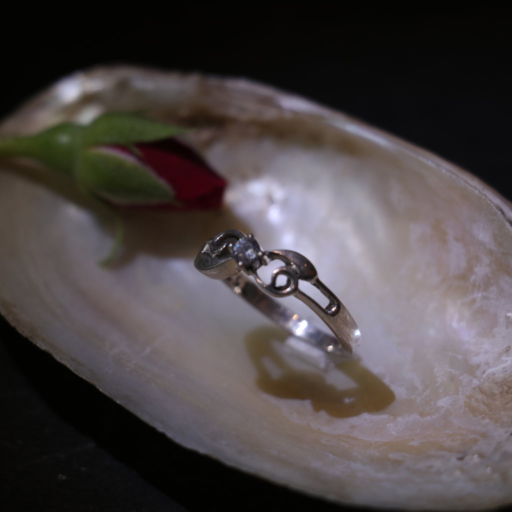 SILVER DESIGNER RING WITH ZIRCON