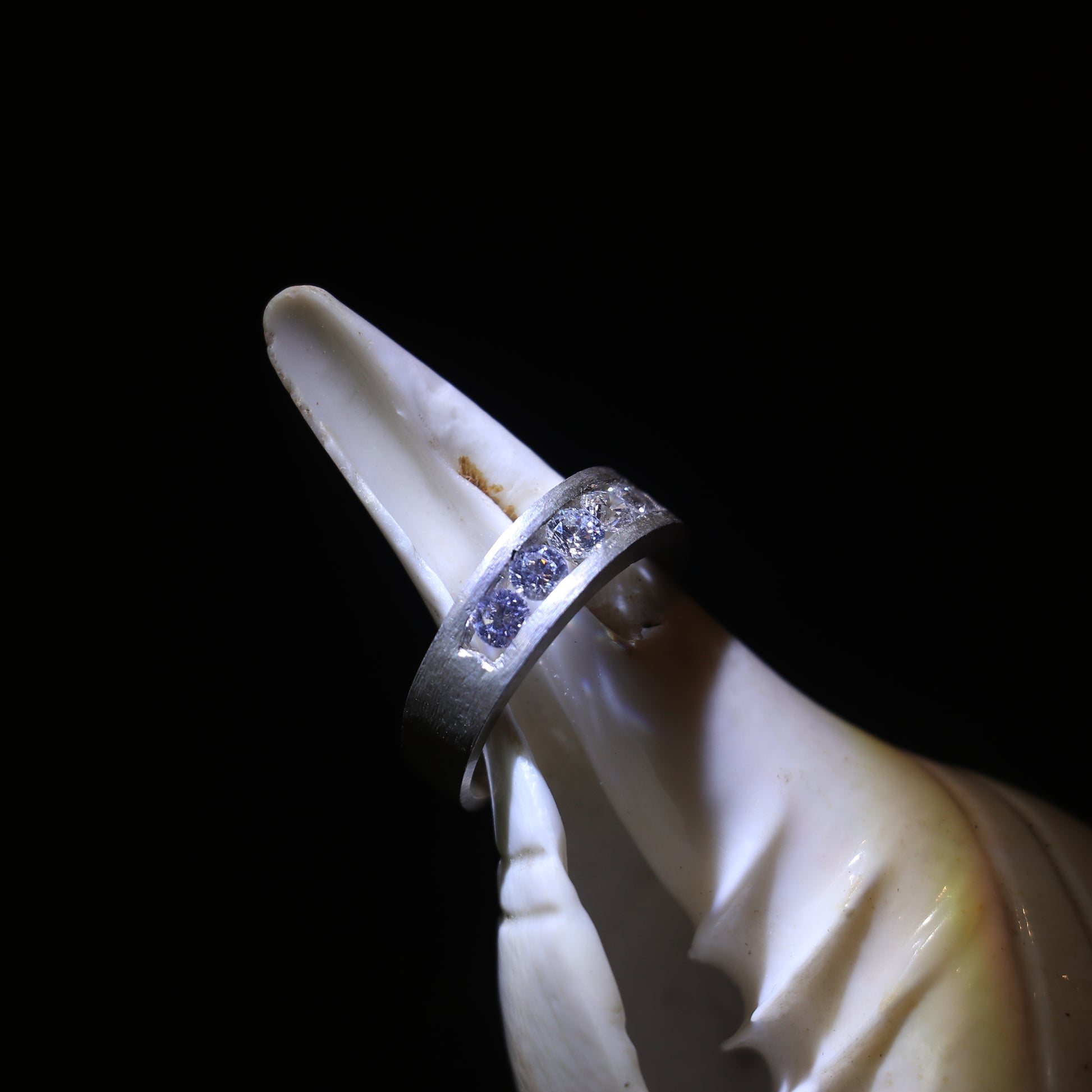 SILVER BAND RING WITH ROUND ZIRCONS