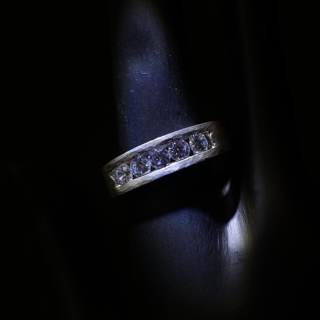 SILVER BAND RING WITH ROUND ZIRCONS