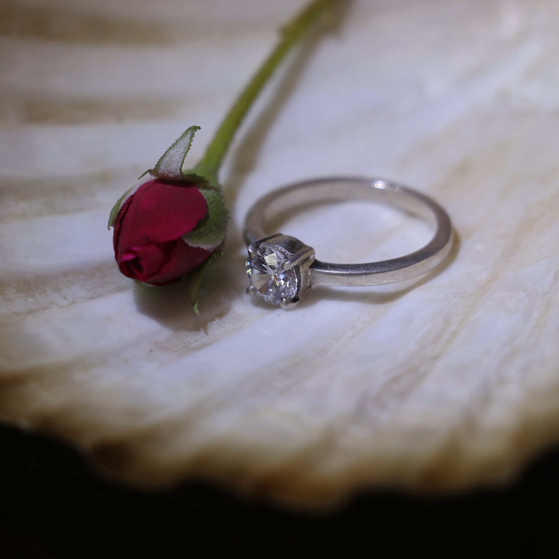 PLAIN SILVER BAND WITH A BIG ROUND ZIRCON