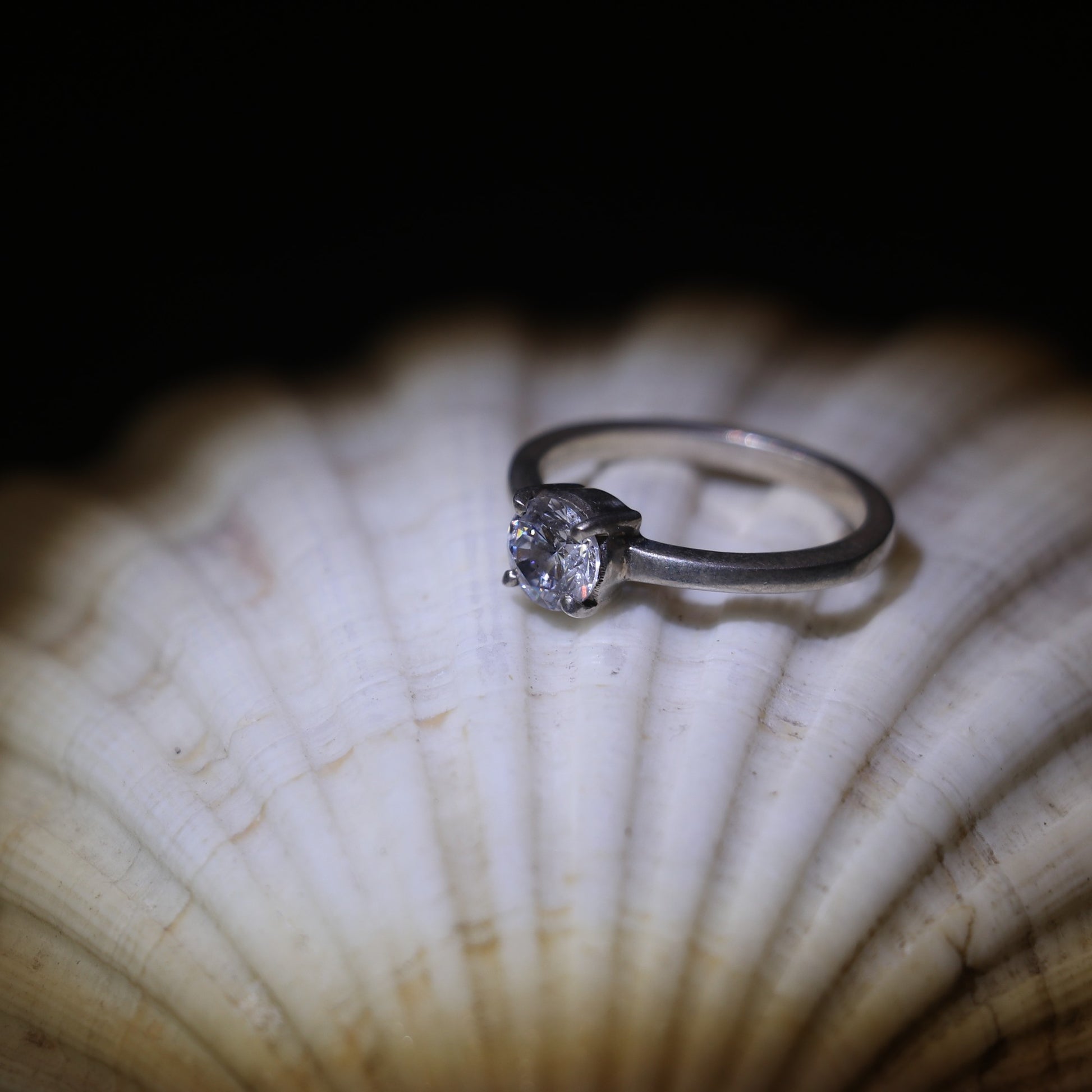 PLAIN SILVER BAND WITH A BIG ROUND ZIRCON