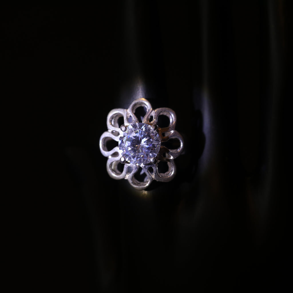 SILVER FLORAL RING WITH A ROUND ZIRCON