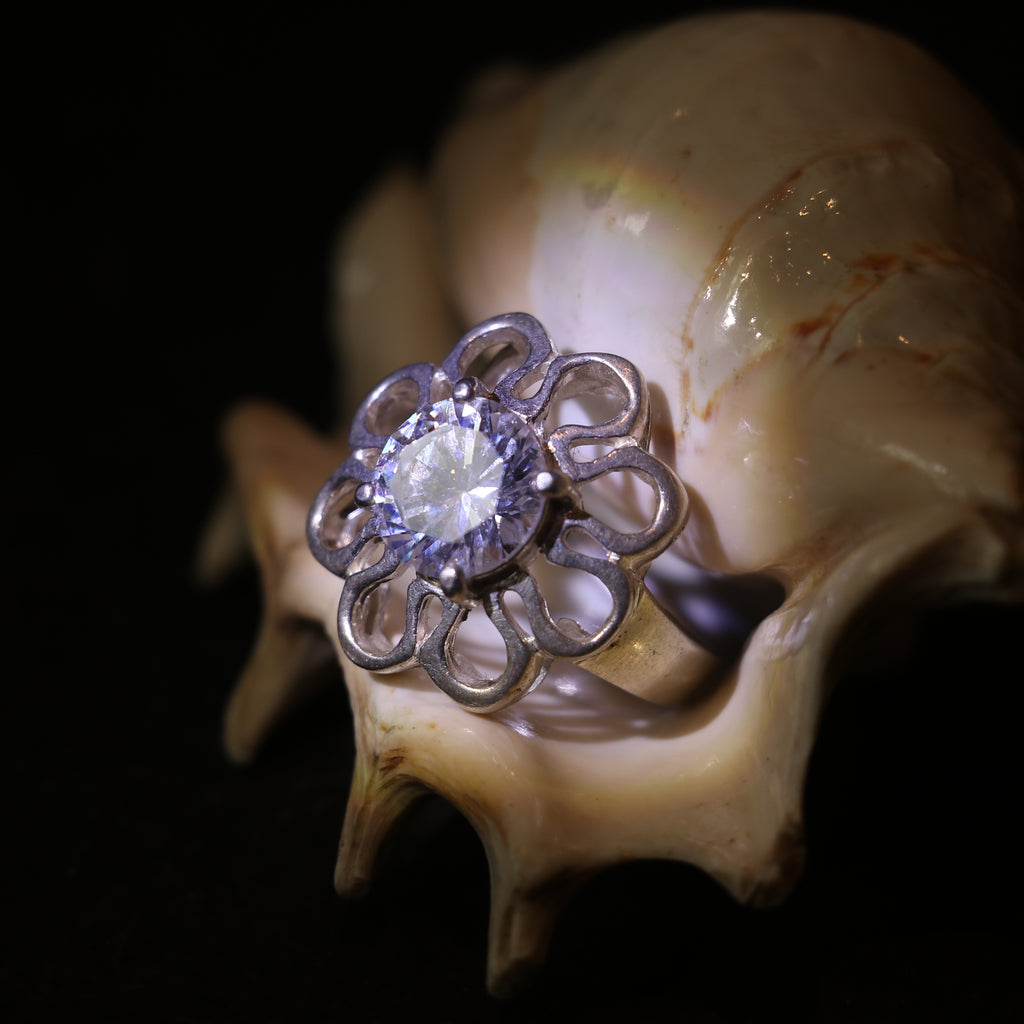 SILVER FLORAL RING WITH A ROUND ZIRCON