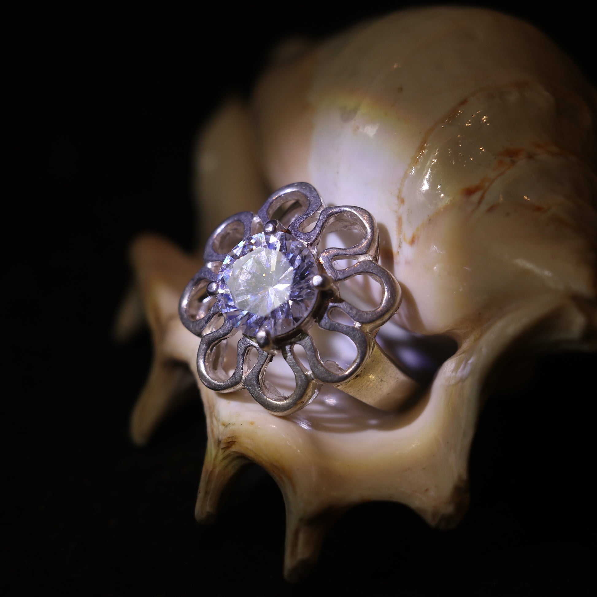 SILVER FLORAL RING WITH A ROUND ZIRCON