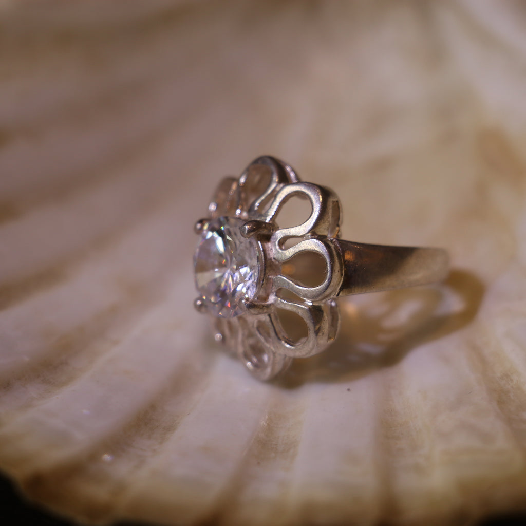 SILVER FLORAL RING WITH A ROUND ZIRCON