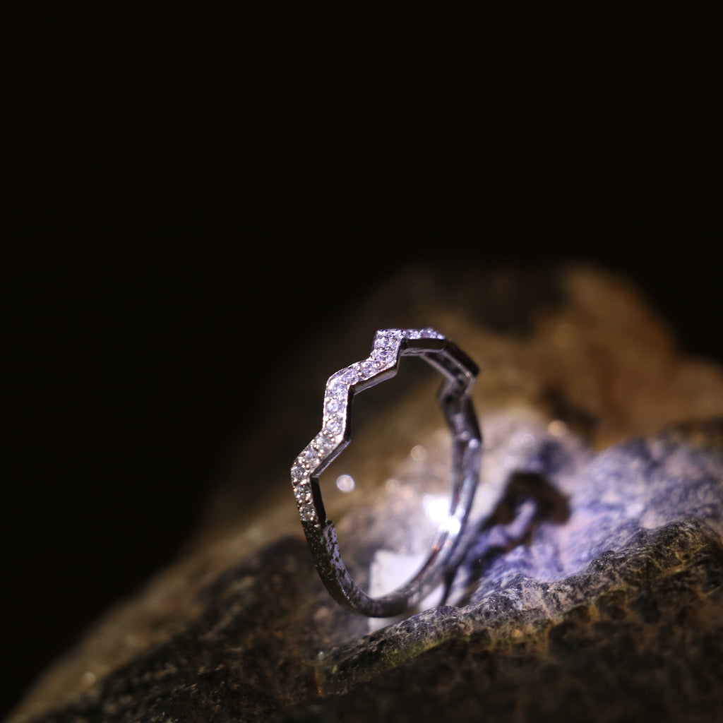 SILVER ZIGZAG BAND WITH SMALL ZIRCONS