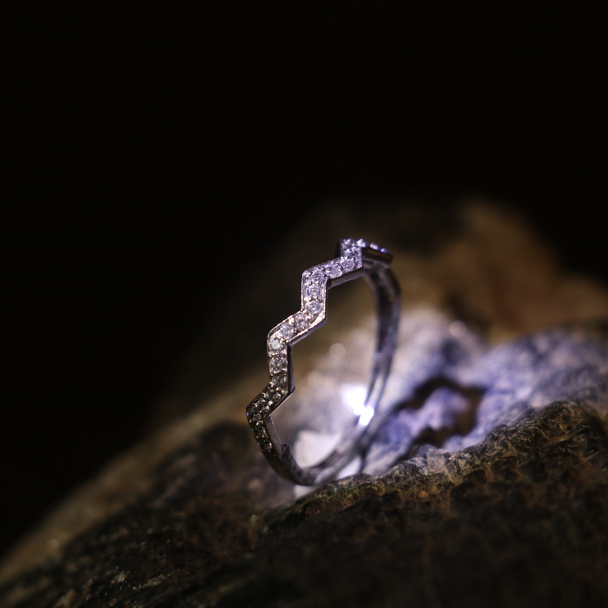 SILVER ZIGZAG BAND WITH SMALL ZIRCONS