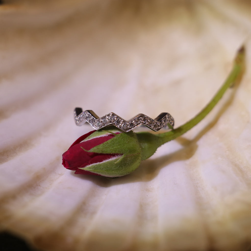 SILVER ZIGZAG BAND WITH SMALL ZIRCONS
