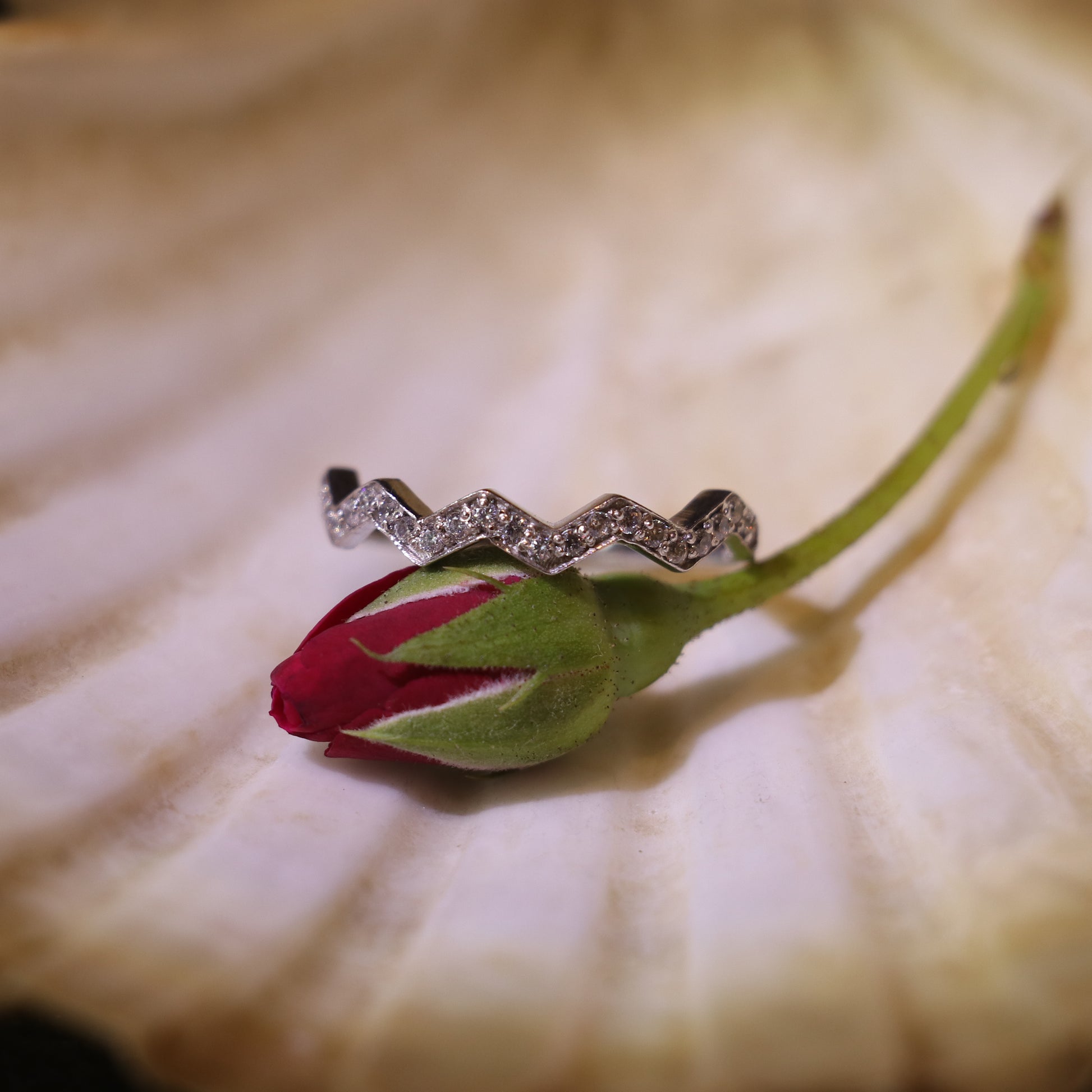 SILVER ZIGZAG BAND WITH SMALL ZIRCONS
