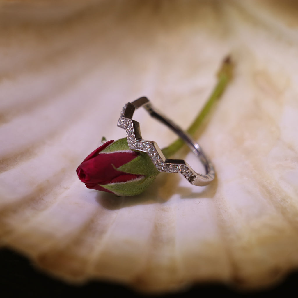 SILVER ZIGZAG BAND WITH SMALL ZIRCONS