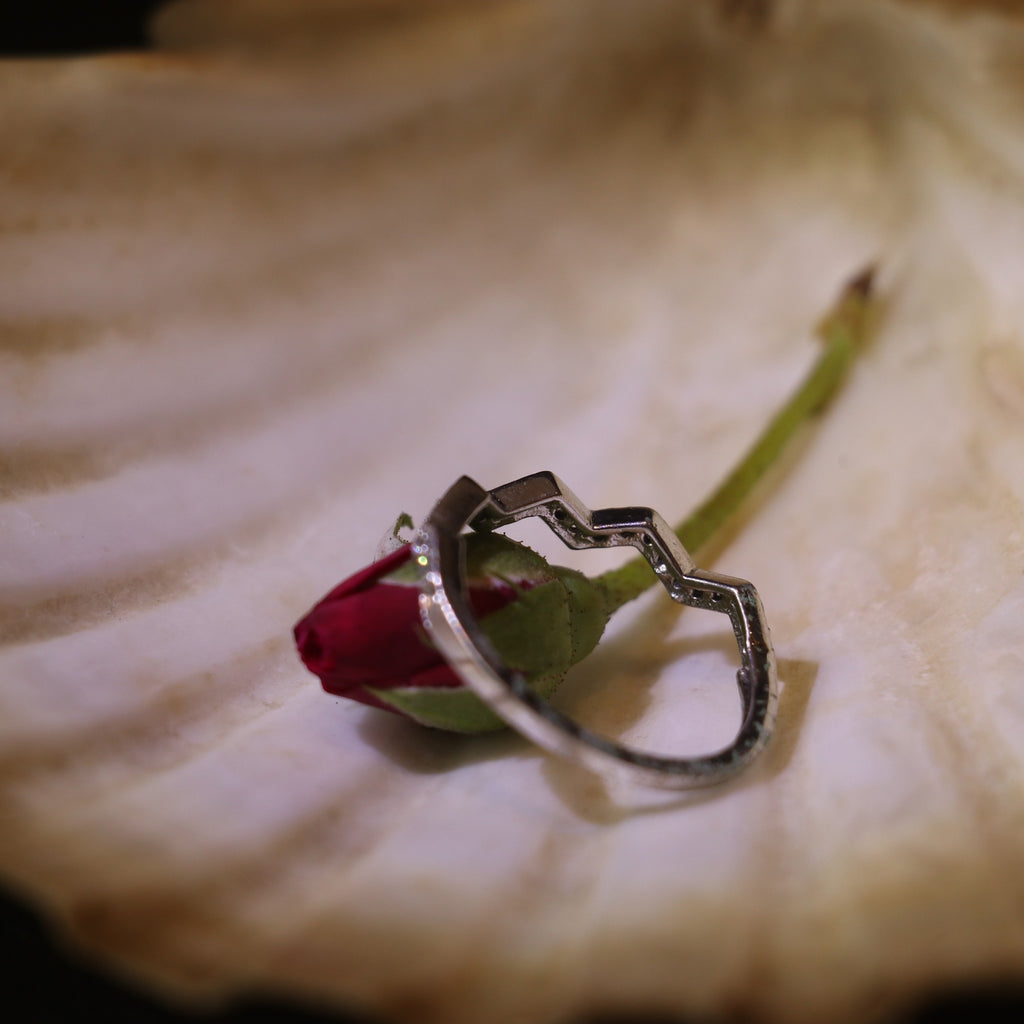 SILVER ZIGZAG BAND WITH SMALL ZIRCONS