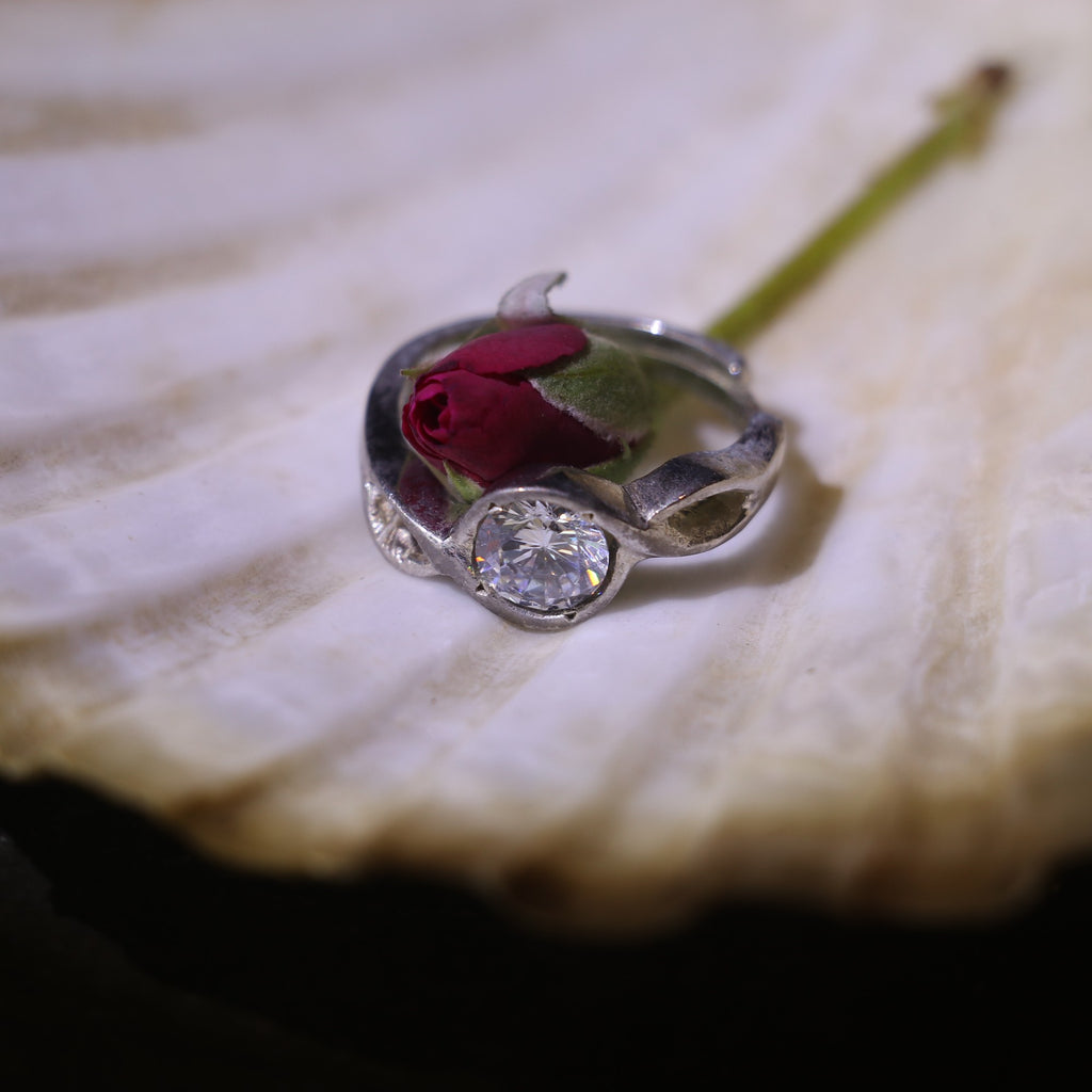 SILVER RING WITH ZIRCON