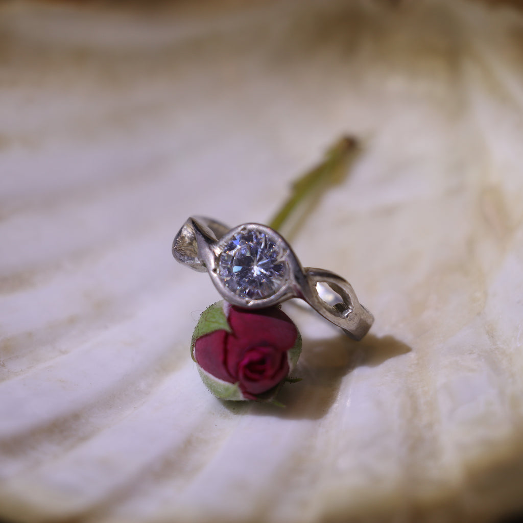 SILVER RING WITH ZIRCON