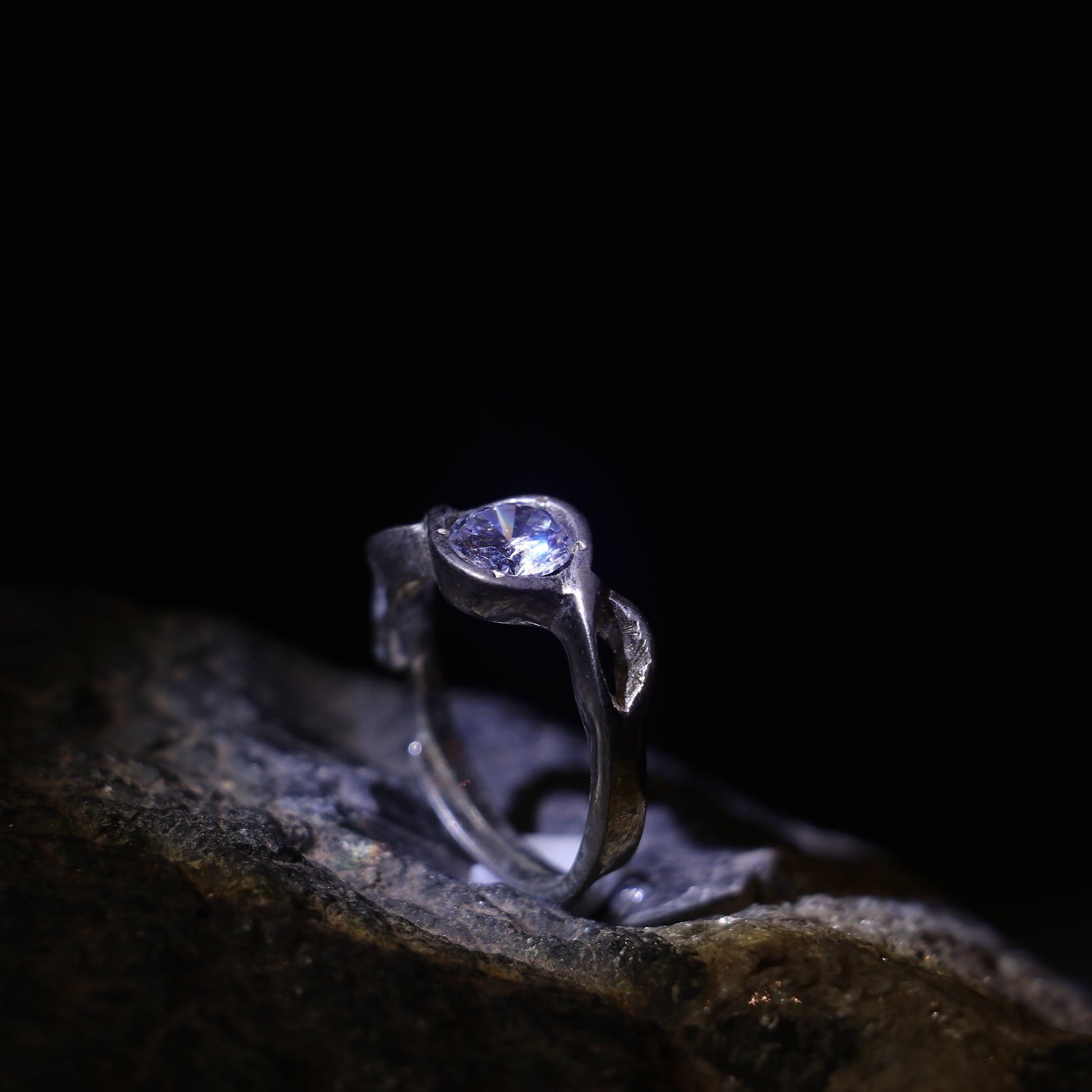 SILVER RING WITH ZIRCON