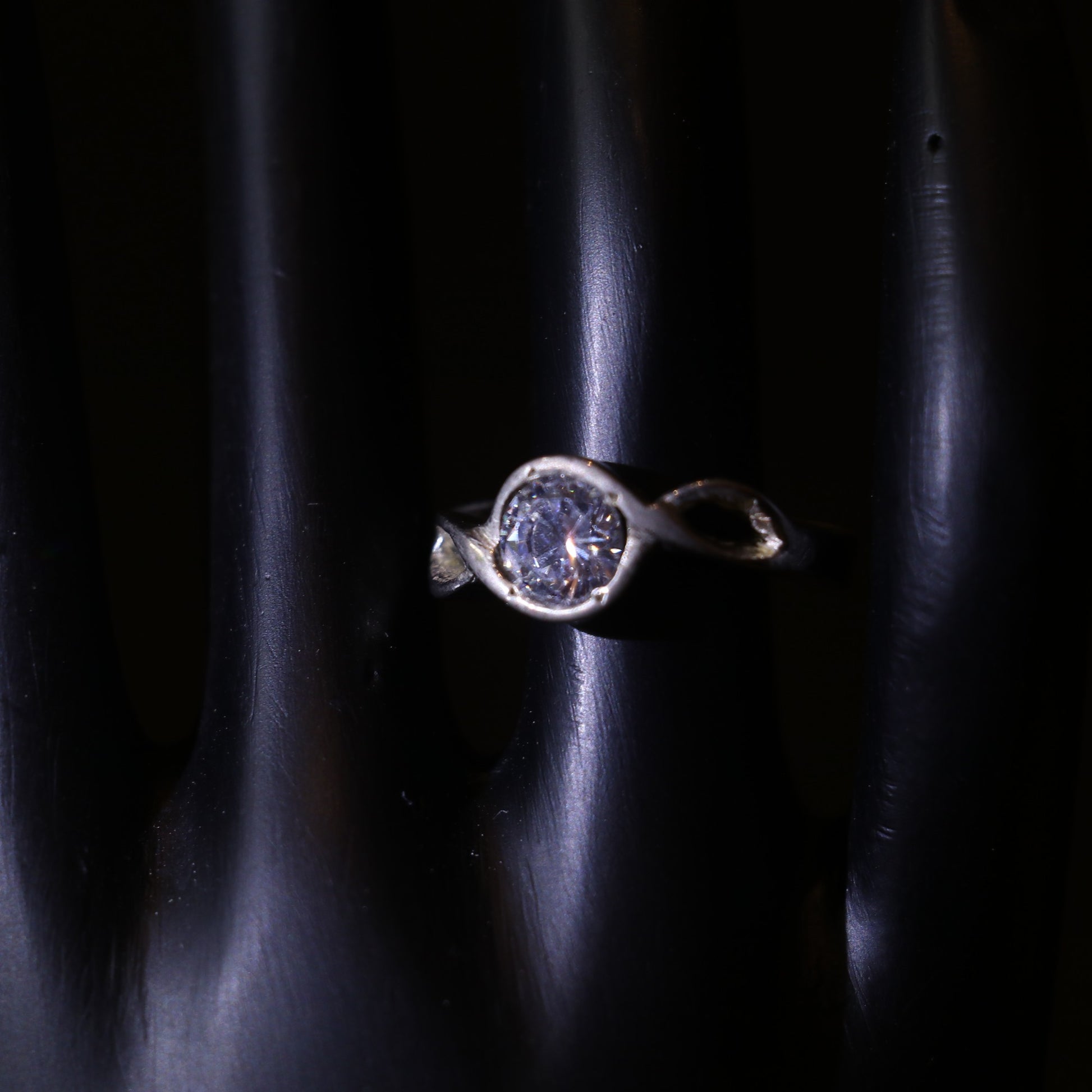 SILVER RING WITH ZIRCON