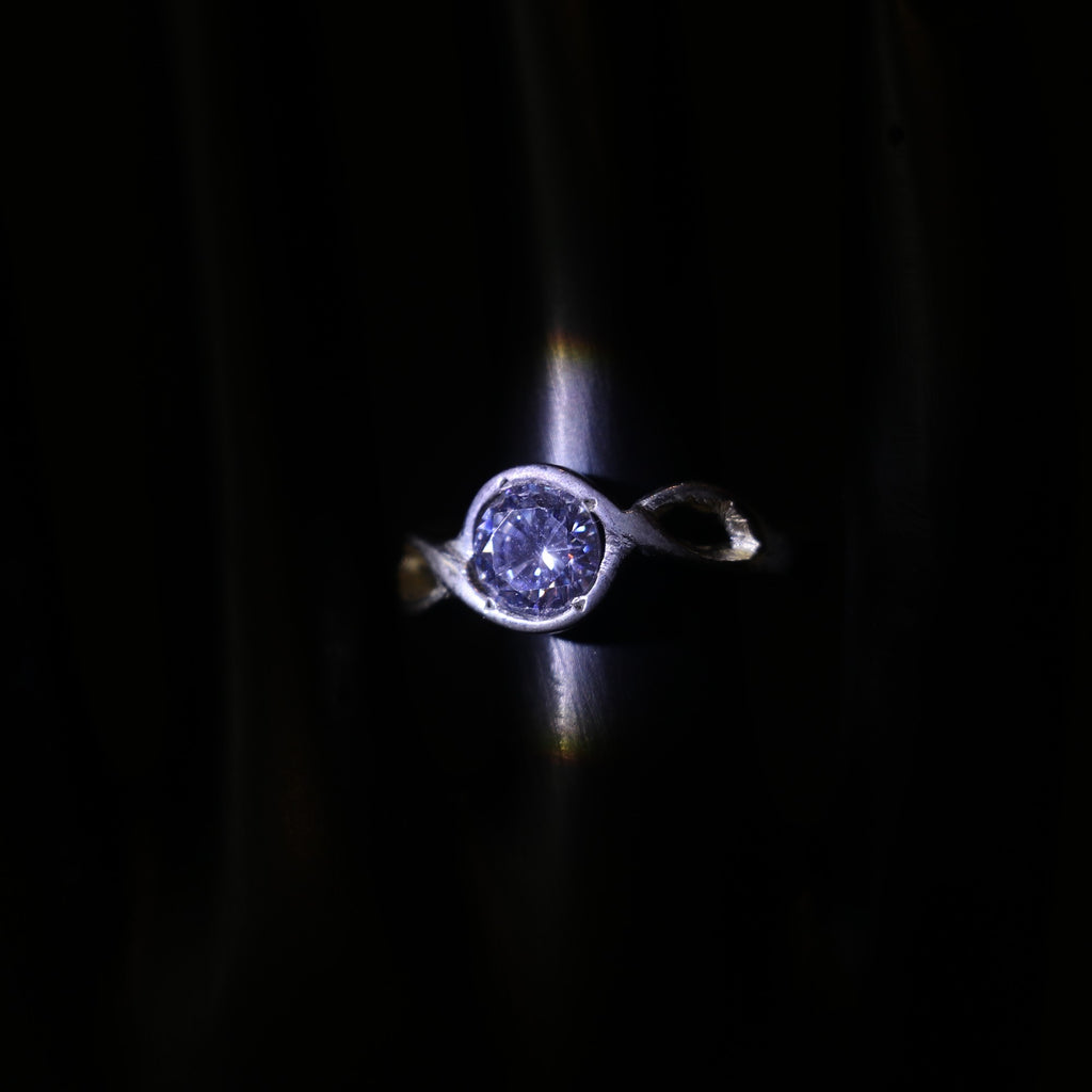 SILVER RING WITH ZIRCON