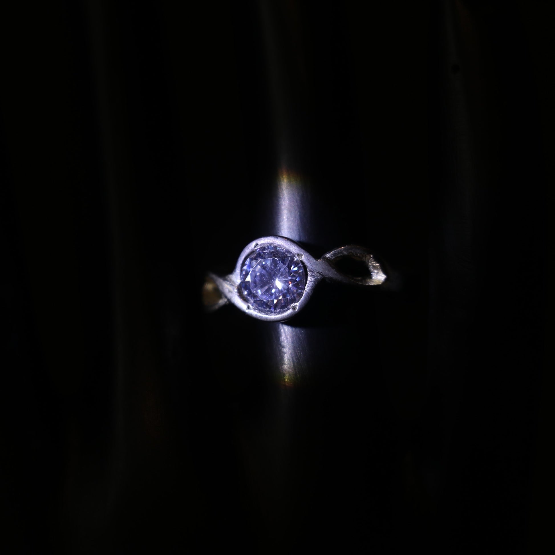 SILVER RING WITH ZIRCON