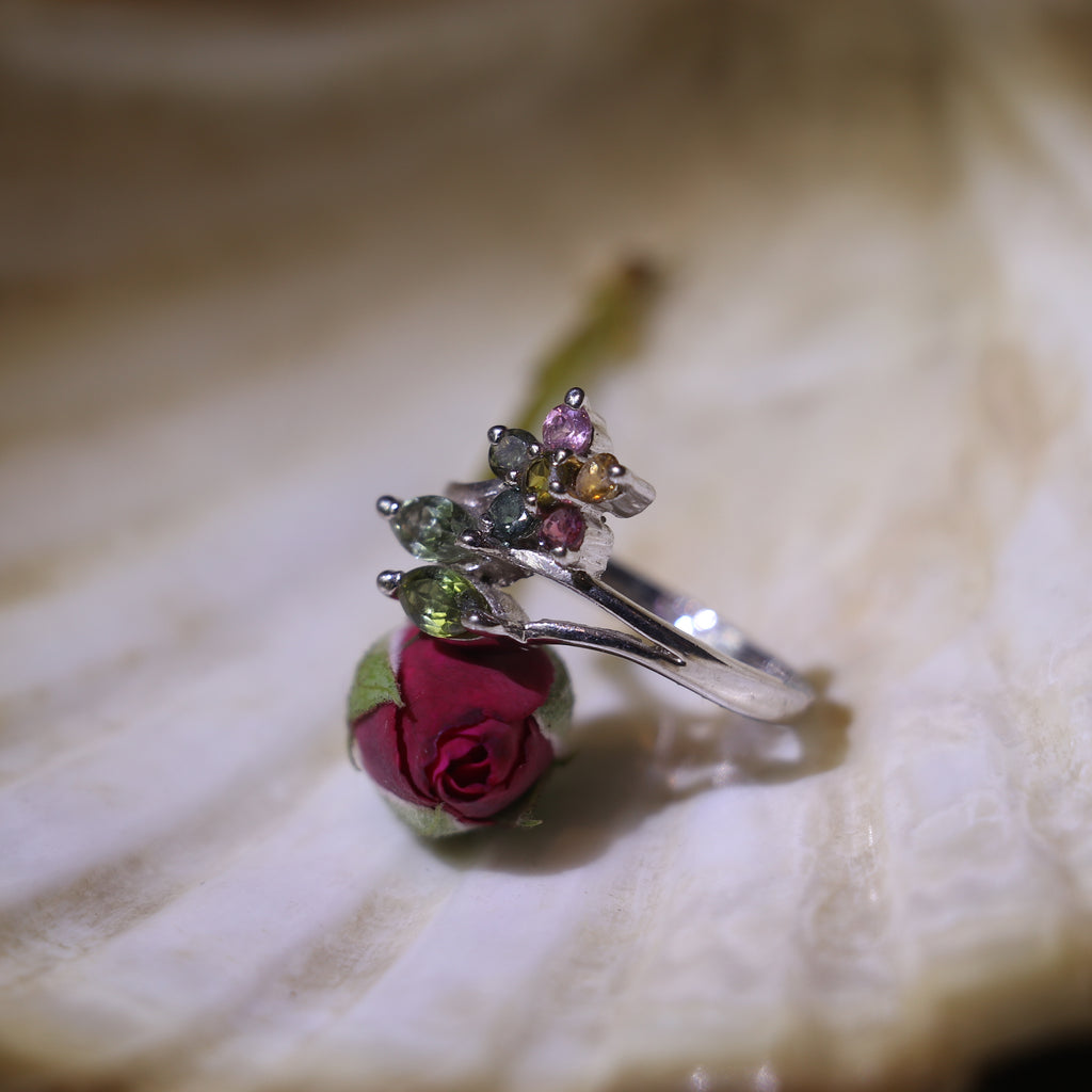 SILVER RING WITH MULTICOLOURED GEMSTONES