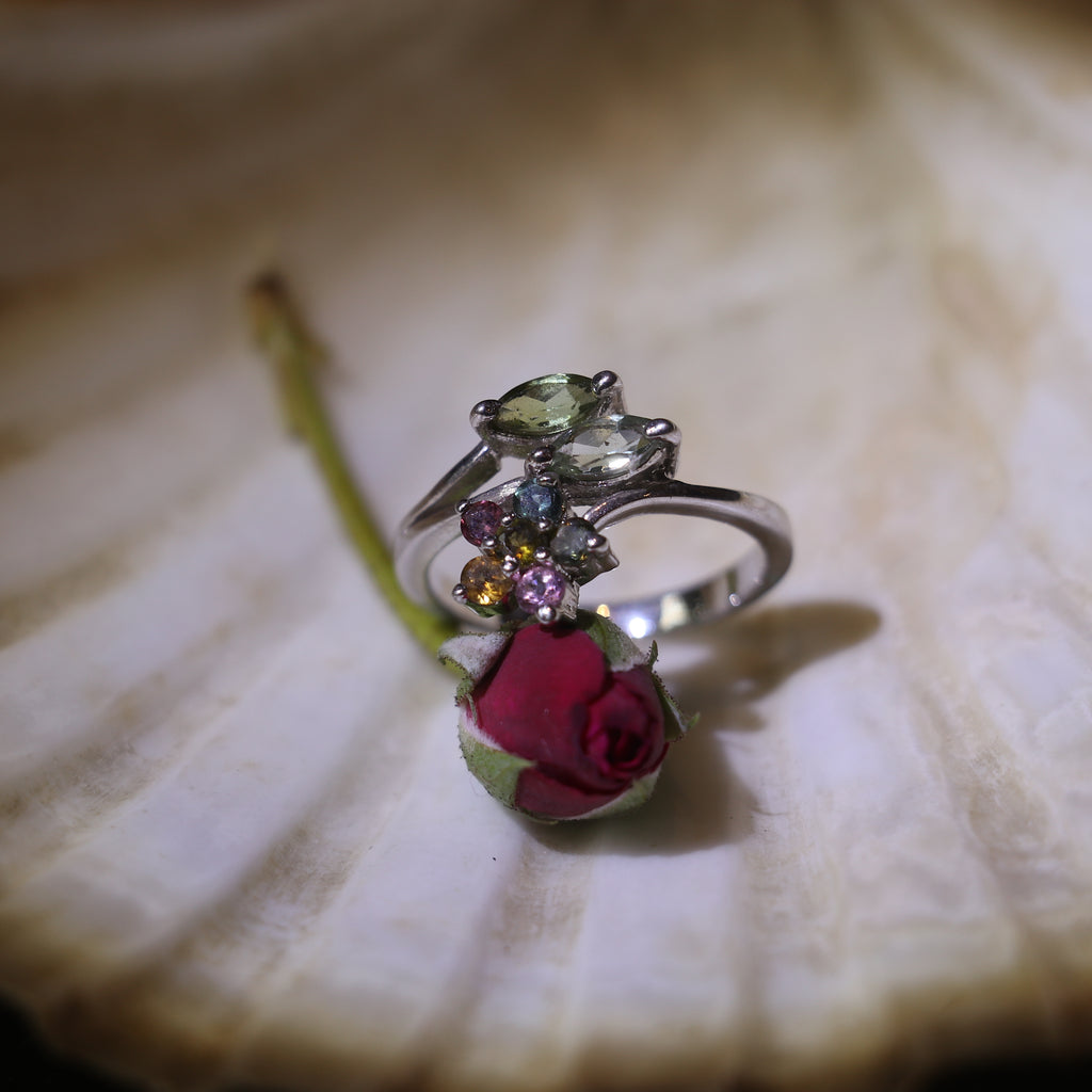 SILVER RING WITH MULTICOLOURED GEMSTONES