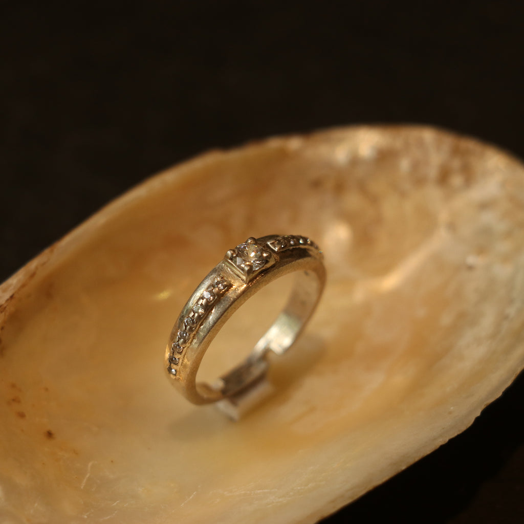 SILVER BAND RING WITH CENTRAL ZIRCON