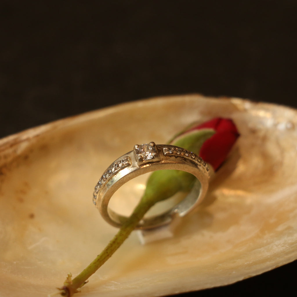 SILVER BAND RING WITH CENTRAL ZIRCON