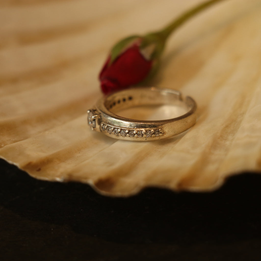 SILVER BAND RING WITH CENTRAL ZIRCON