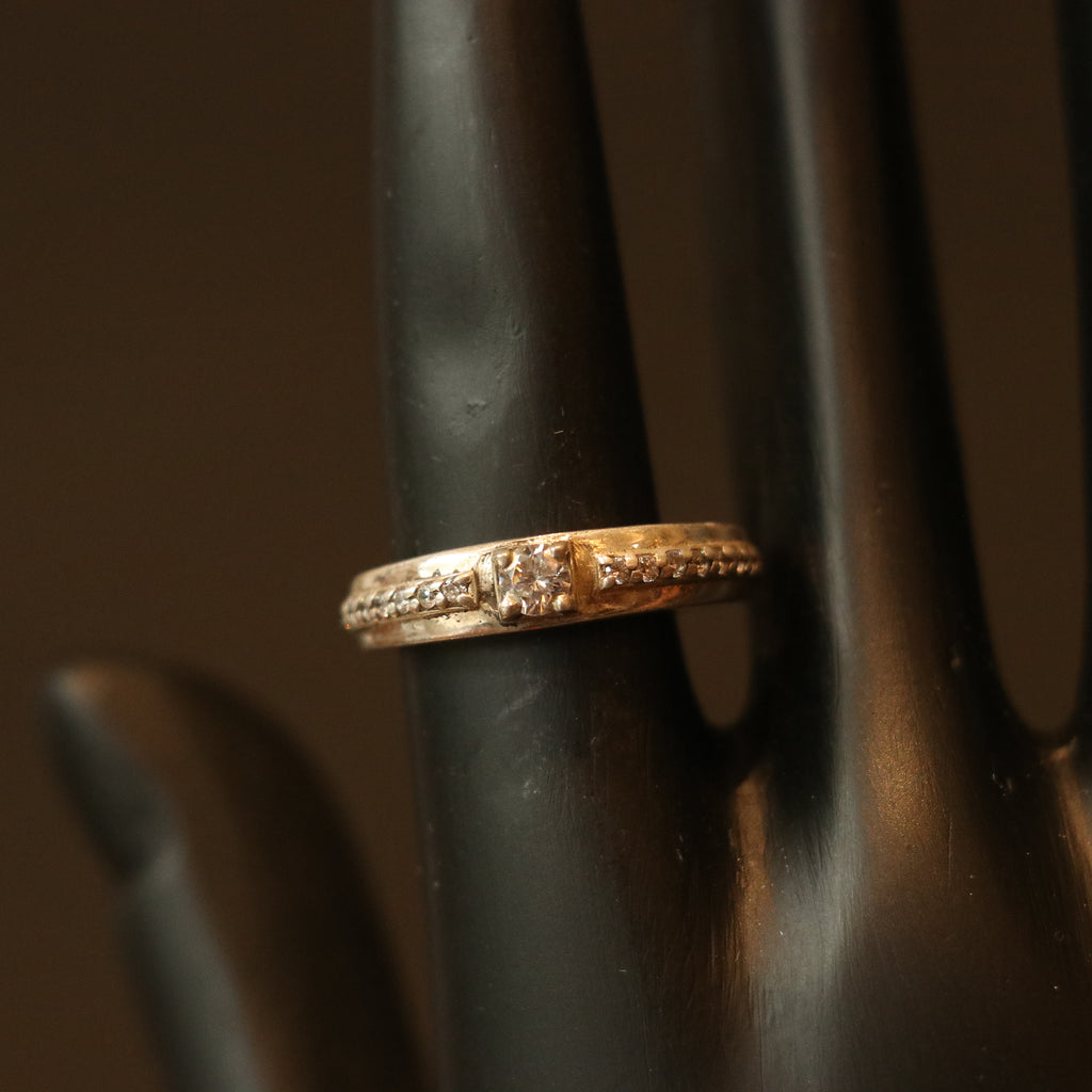 SILVER BAND RING WITH CENTRAL ZIRCON