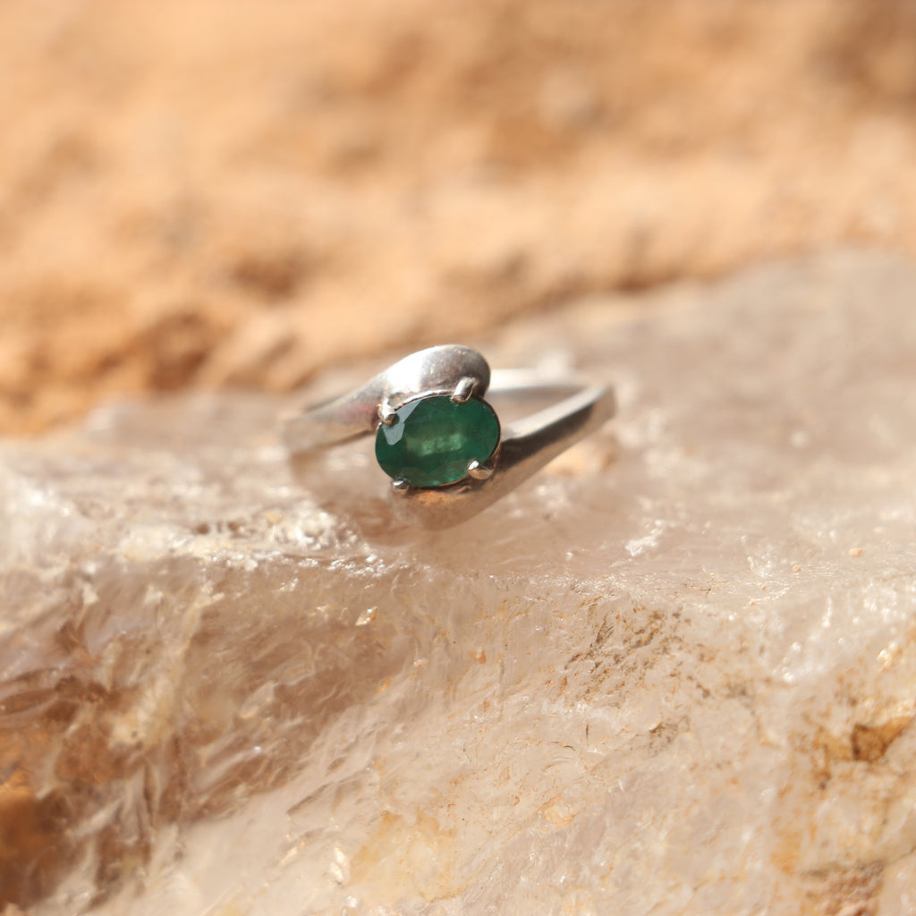 SILVER RING WITH NATURAL EMERALD