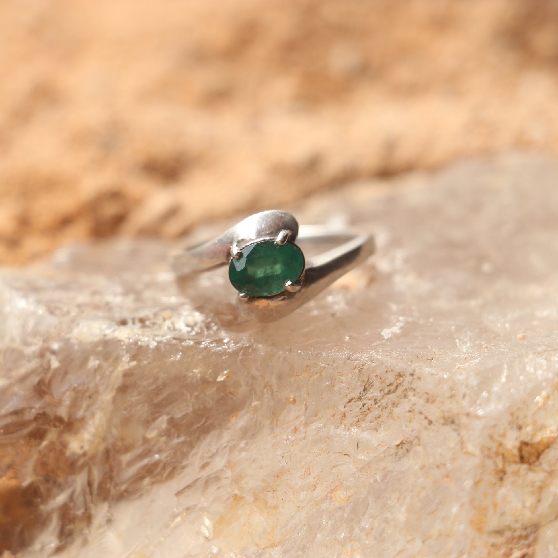 SILVER RING WITH NATURAL EMERALD