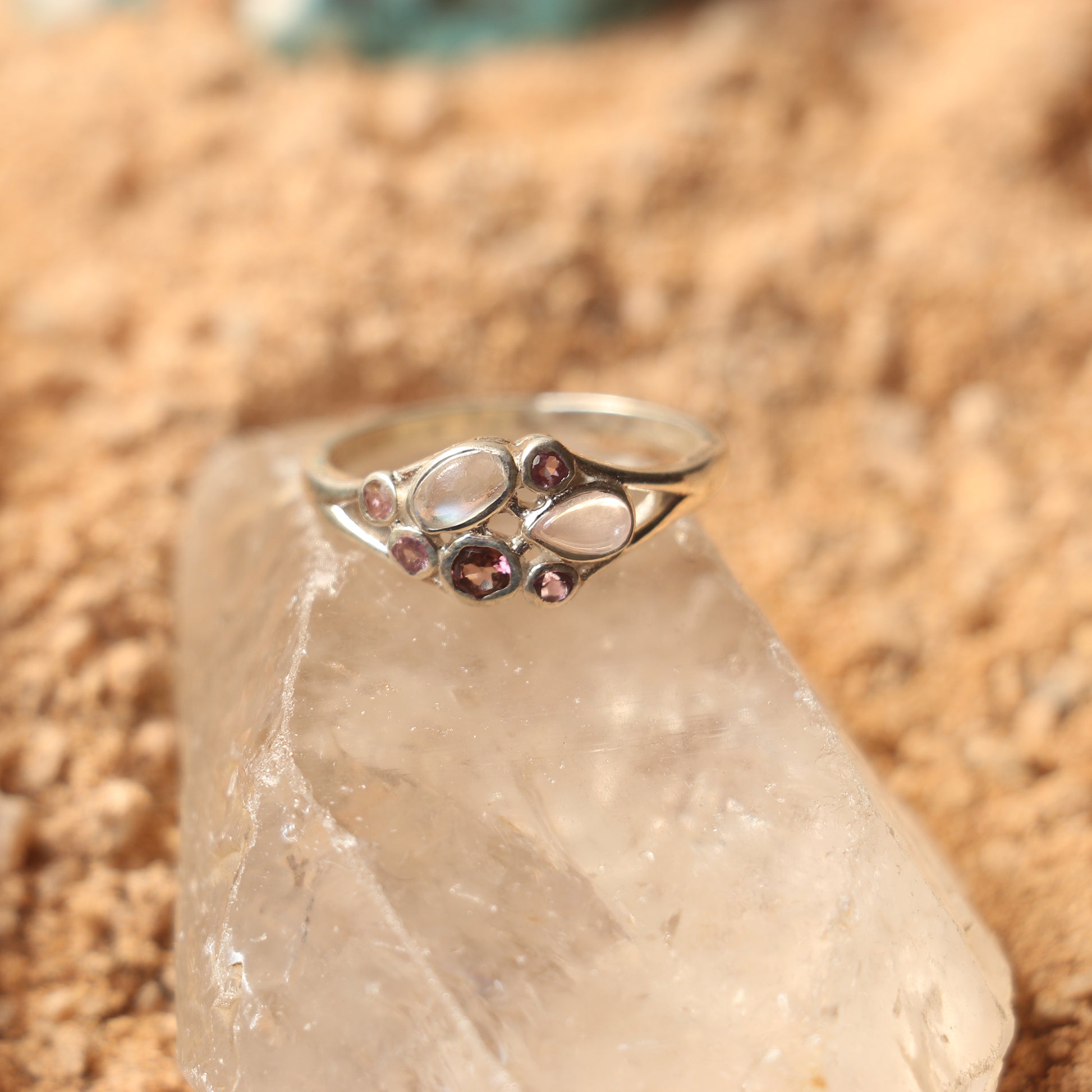 SILVER RING WITH MOONSTONE AND GARNET