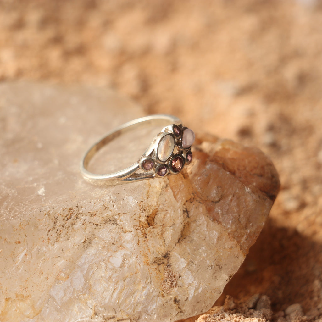 SILVER RING WITH MOONSTONE AND GARNET