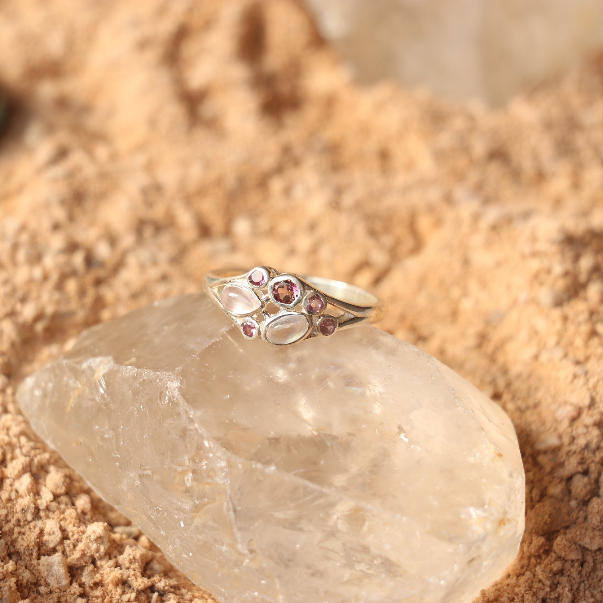 SILVER RING WITH MOONSTONE AND GARNET