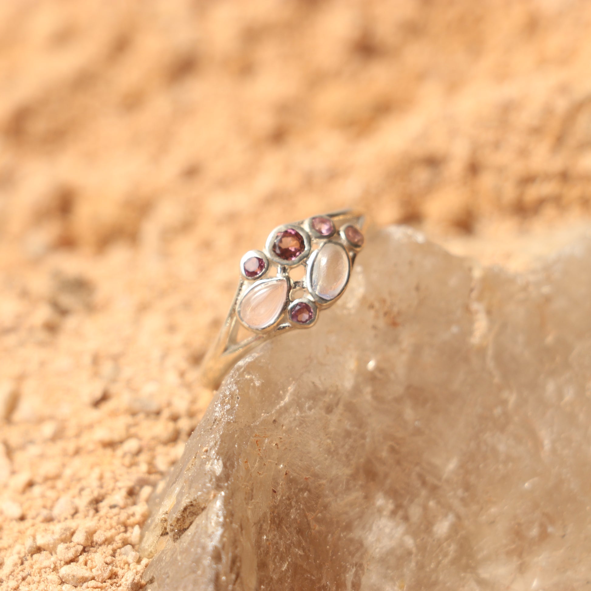 SILVER RING WITH MOONSTONE AND GARNET