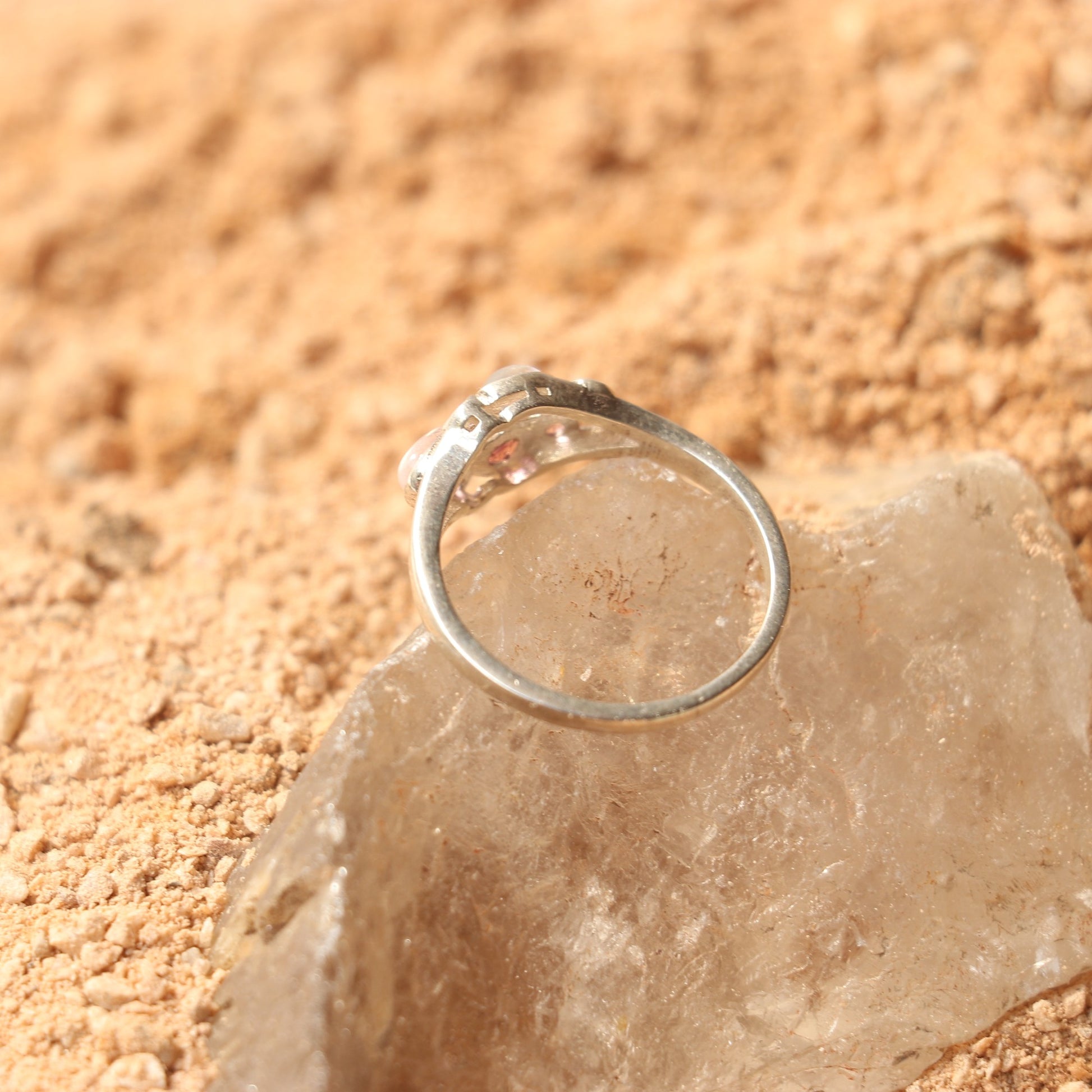 SILVER RING WITH MOONSTONE AND GARNET