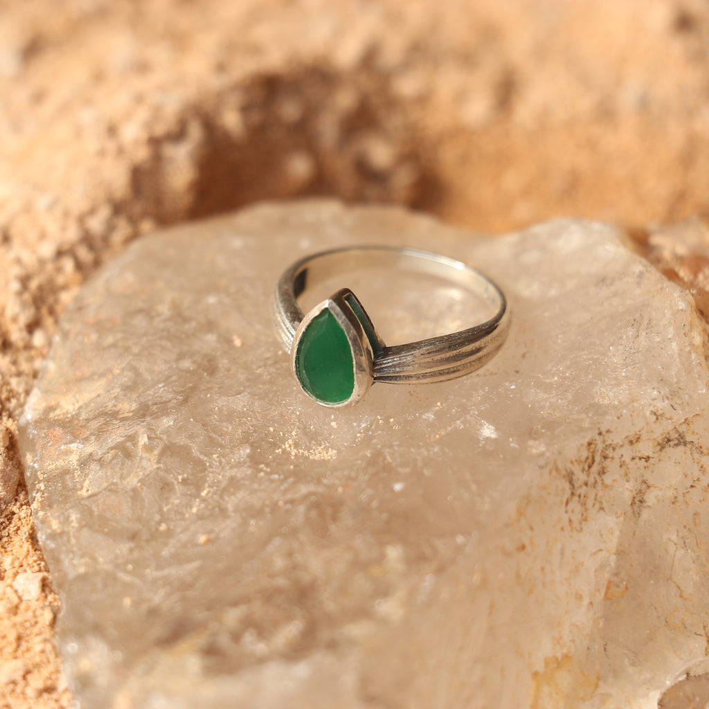 SILVER RING WITH GREEN ONYX