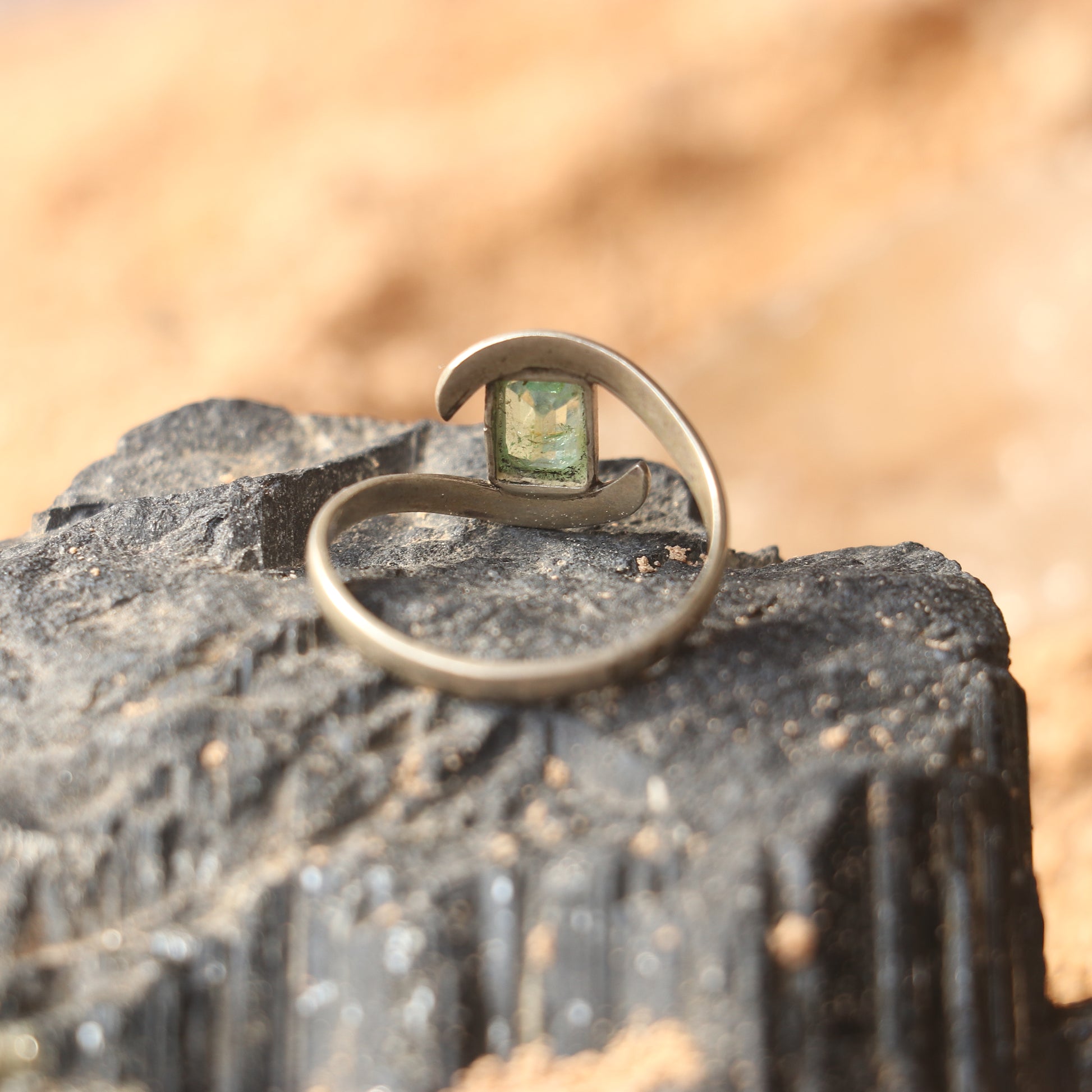 SILVER RING WITH 2 CARATS COLUMBIAN EMERALD