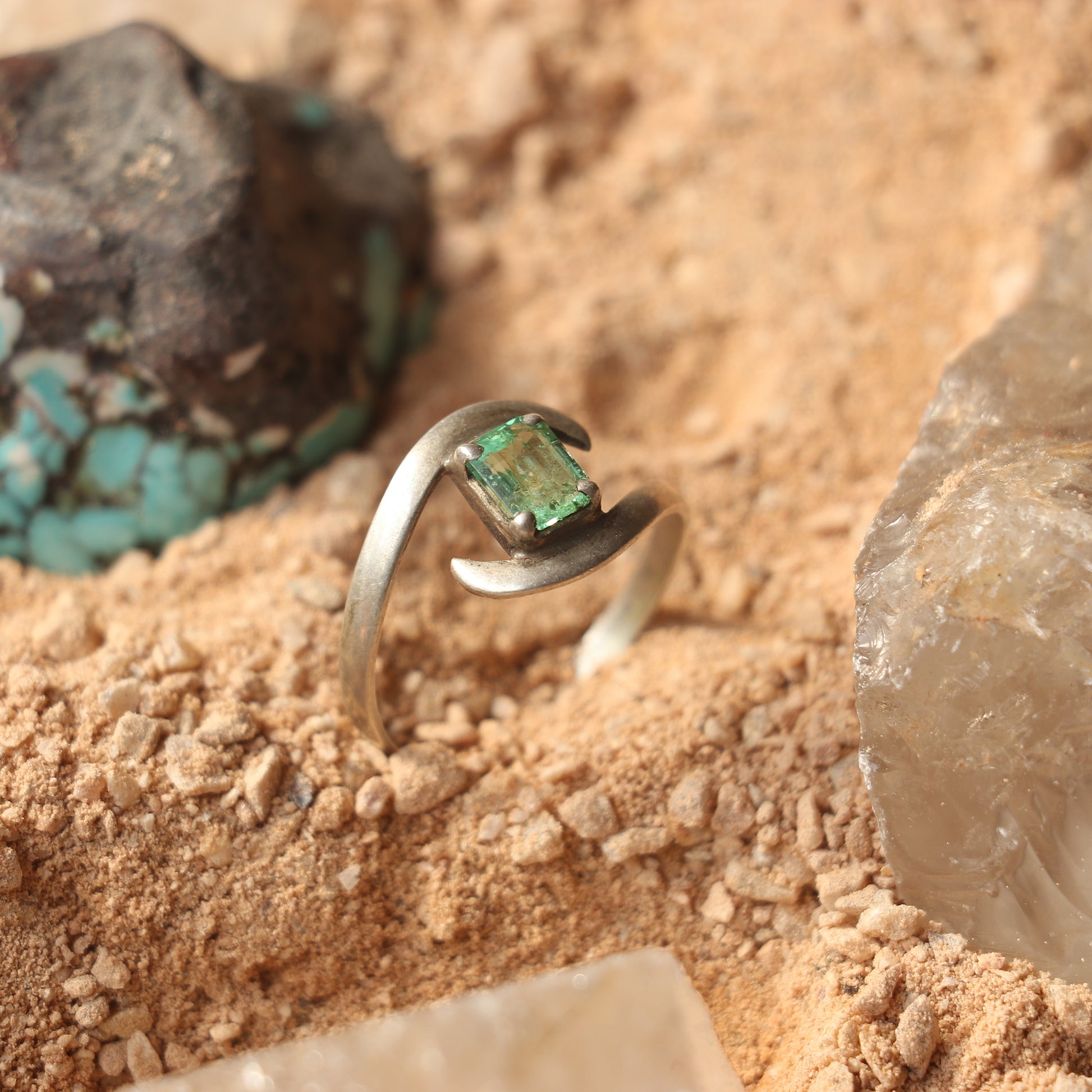 SILVER RING WITH 2 CARATS COLUMBIAN EMERALD